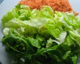 Foto del paso 1 de la receta: Ensalada de rúcula, lechuga, zanahoria y pepinillos 🍋🥕🥕🥕🍋