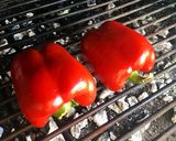 Foto del paso 2 de la receta: Pimientos asados a la parrilla con huevo