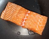 รูปขั้นตอนการทำที่ 2 ของ ข้าวหน้าแซลมอนย่างเกลือ | Salt-grilled Salmon Rice Bowl
