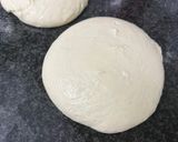 Foto del paso 1 de la receta: Pizza casera de atún con pimientos del piquillo y queso de cabra