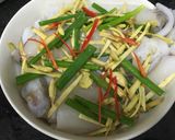 Hình bước làm 2 của món Mực hấp