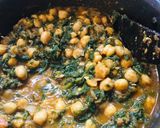 A picture of step 7 of Espinacas con Garbanzos(Spanish Chickpea Stew).