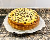Foto del paso 6 de la receta Pastel de yogur griego, queso crema y pepitas de chocolate