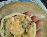 A picture of step 4 of Aloo paratha.
