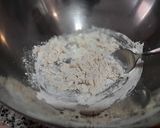 Foto del paso 5 de la receta: Coca de bacalao confitado, cebolla caramelizada y salsa cabrales