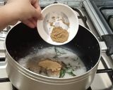 A picture of step 2 of Fish Head Curry.
