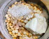 A picture of step 1 of Roasted gram coconut chutney.