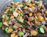 Foto langkah ke 7 dari resep Oseng Pete Kentang Hati Ayam.