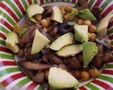 Foto del paso 4 de la receta Ensalada de garbanzos y setas con salsa de nueces, mostaza y miel
