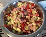 Une image de l'étape 7 de Salade de tomates et concombres au jambon et roquefort.