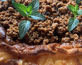 Foto del paso 13 de la receta: Tarta de queso quemada, con crumble de galletas, miel y chía