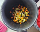 Foto del paso 2 de la receta: Caldo de pollo y huesos