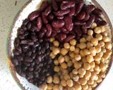 Foto del paso 1 de la receta: Ensalada colorida de legumbres y choclo
