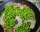 Foto del paso 5 de la receta: Guisantes con jamón y langostinos