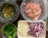 รูปขั้นตอนการทำที่ 1 ของ กะเพราอกไก่ (ผัดน้ำ)