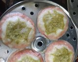 A picture of step 4 of Beetroot mint tricolour Idli.