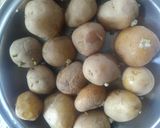A picture of step 1 of Lasun chutney wada.
