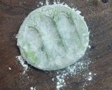 पालक की रोटी(palak ki roti recipe in hindi) रेसिपी चरण 2 फोटो