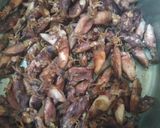Foto langkah ke 1 dari resep Cumi asin sambal pete makyus.