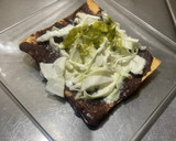 Foto del paso 4 de la receta: Tostadas de frijol 🫘 con col