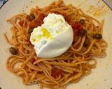 Foto del passaggio 7 della ricetta Linguine pomodorini, olive taggiasche e Burrata