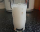 A picture of step 2 of Iced Caramel Latte.