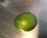 Une image de l'étape 4 de Filets de dorade en sauce verte, ail des ours et citron vert.