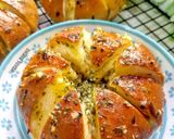 Foto langkah ke 4 dari resep Korean Garlic Mayonnaise Bread.