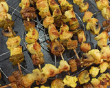 Foto del paso 4 de la receta: Brochetas de solomillo al curry y verduras 🍢🔥