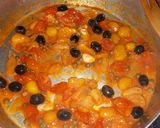 Foto del passaggio 2 della ricetta Calamarata con spada datterino giallo olive capperi e menta