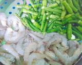 Foto langkah ke 1 dari resep Gulai udang kacang panjang.