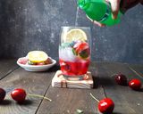 Foto langkah ke 4 dari resep Strawberry Mojito.