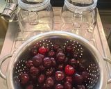 A picture of step 1 of Cherry gin 🍒🍹.