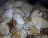 Foto del paso 3 de la receta: Pollo con papas a las hierbas, especias y vino tinto