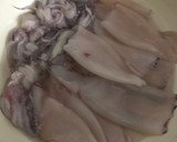 Foto del paso 2 de la receta: Guisado de calamares para el viernes