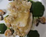Foto del paso 5 de la receta Merluza con salsa de berberechos y culis de espinacas con espuma