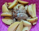 Foto langkah ke 3 dari resep Potato Wedges with Bolognese Sauce.