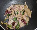 A picture of step 4 of Chettinad mushroom fry.