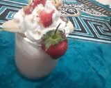 صورة لخطوة 1 من وصفة كوكتيل 🍸🍌 وفراوله وحليب
