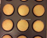 Foto langkah ke 5 dari resep Soccer Cupcakes.