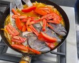 Foto del paso 6 de la receta: Sudado de cabrilla (pescado) peruano