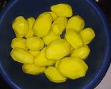 A picture of step 1 of Viazi karai.