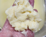 Foto del paso 2 de la receta: 🇮🇹 Srtacciatella casera 🇮🇹 A base de queso muzzarella hilado y crema de leche