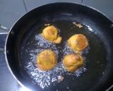 A picture of step 4 of Vada Pav.