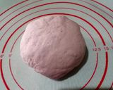 Foto langkah ke 2 dari resep Mie homemade bayam merah giling manual.