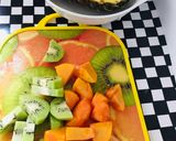 Foto del paso 2 de la receta: Ensalada Especial de Piña 🍍 Rellena con Frutas y Miel!🍯🥝🍊🍒