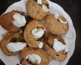 A picture of step 4 of Dahi puri chat.