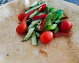 Gambar langkah 4 resipi Scramble egg wrap.