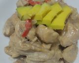 Foto del paso 5 de la receta: Pollo🍗en salsa🥯de queso🧅🫑🧄