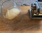 Foto del passaggio 2 della ricetta Chiacchiere semplici veloci e senza uova